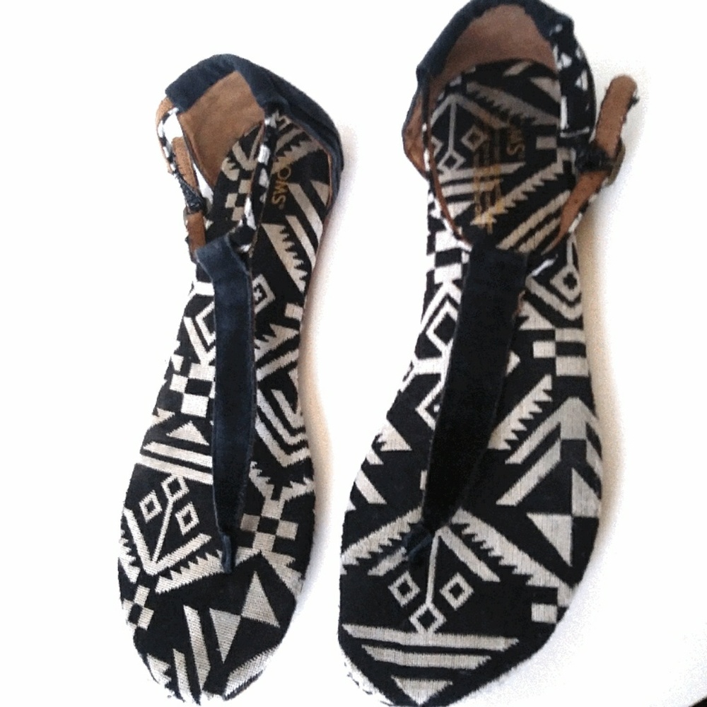 Toms t strap sandal flat